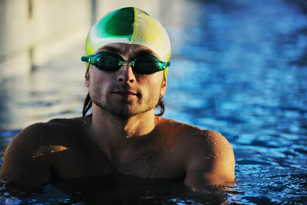  swimmer recreating on olimpic pool - Foto, Imagen