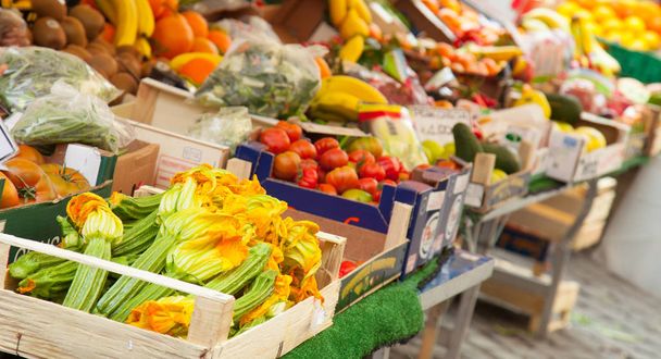 Vegetables and fruits on market - Foto, Imagem