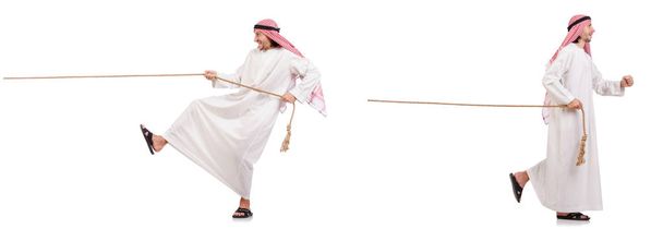 Arabische in touwtrekken concept op wit - Foto, afbeelding