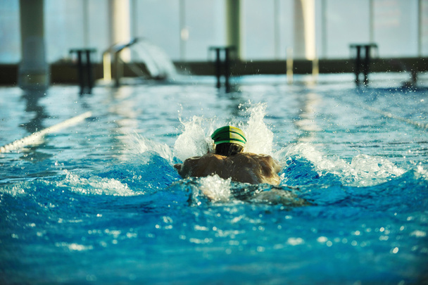  swimmer recreating on olimpic pool - Фото, изображение