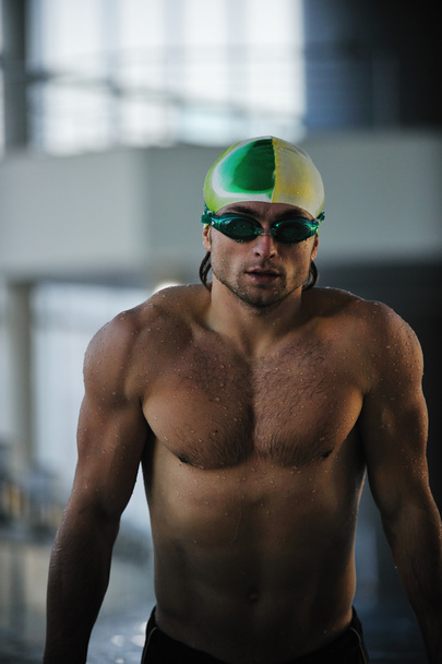  swimmer recreating on olimpic pool - Foto, afbeelding