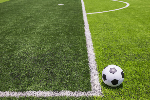 Soccer ball on artificial bright and dark green grass at public  - Foto, imagen