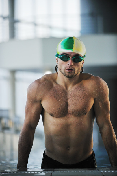  swimmer recreating on olimpic pool - Foto, imagen