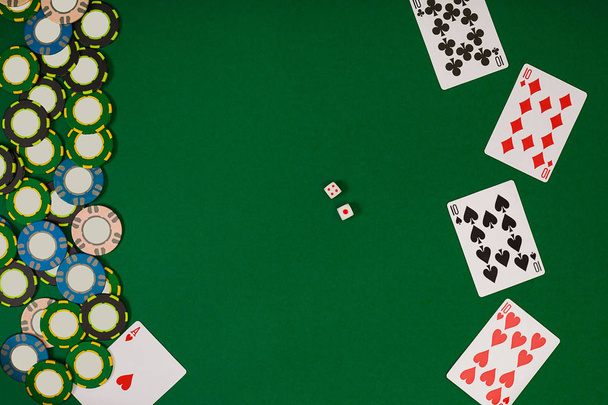 Poker. Banner template layout mockup for online casino. Green table, top view on workplace. - Valokuva, kuva