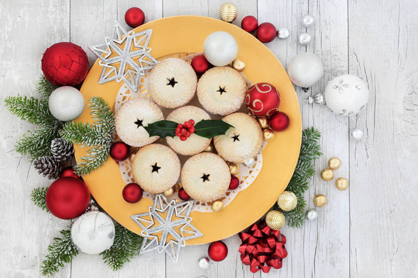 Natal Mince Pies e decorações
 - Foto, Imagem
