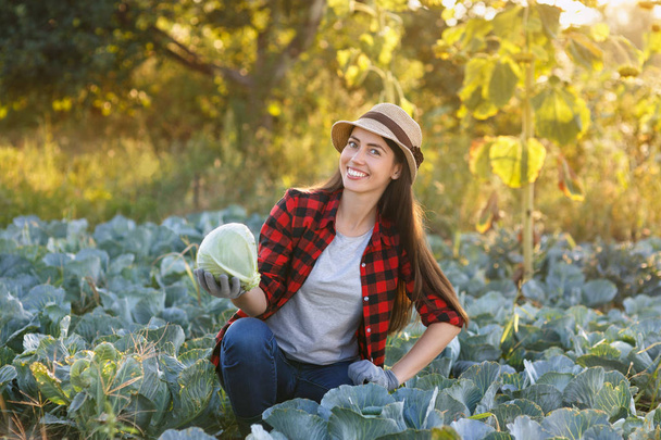 Happy woman gardener with cabbage - Foto, Bild