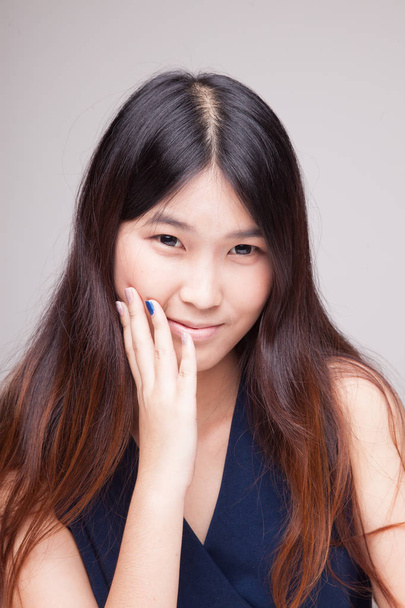 Portrait of beautiful young Asian woman. - Foto, afbeelding