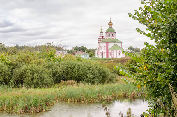 Church of Elijah the Prophet on Ivanova mountain before the storm in Suzdal - Φωτογραφία, εικόνα