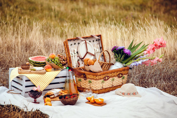 Picnic set with fruits - Φωτογραφία, εικόνα