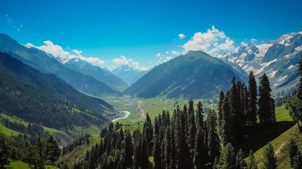Beautiful mountain landscape of Sonamarg, Kashmir state, India - Fotó, kép