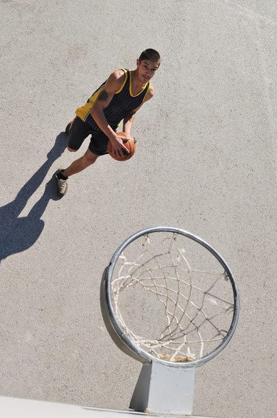 Straat basketbal, speelbasketbal buiten - Foto, afbeelding