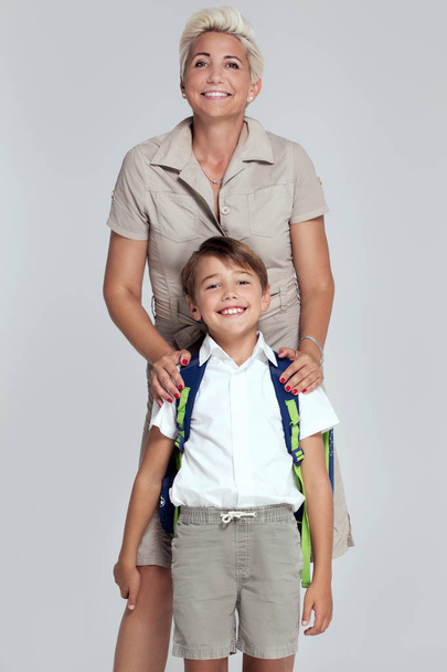 Mom posing with young son, smiling. - Фото, зображення