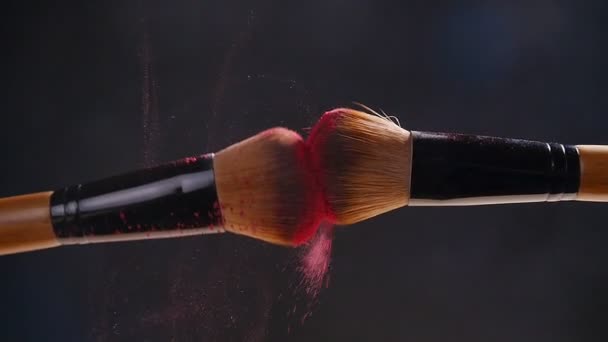 Makeup brushes with powder - Materiał filmowy, wideo