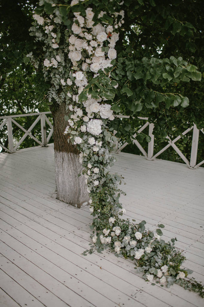 Decoration of white flowers on exit registration - Photo, image