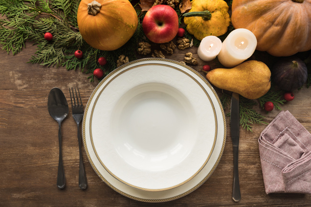 served table with autumn decor - 写真・画像