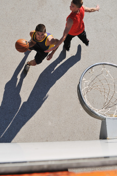 Basquete de rua, jogando basquete ao ar livre
 - Foto, Imagem