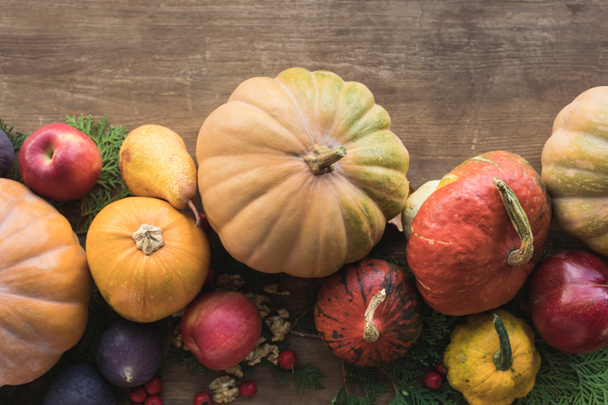 Herbstliches Gemüse und Obst  - Foto, Bild