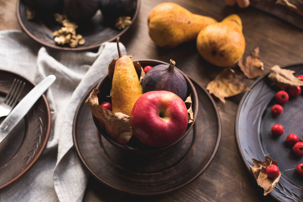 ripe autumn fruits on table - Fotografie, Obrázek