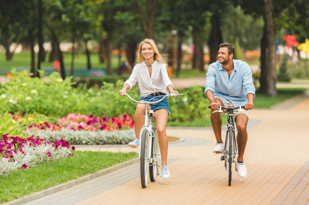 happy couple riding bicycles - Fotó, kép
