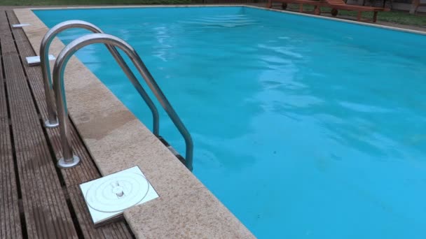Maniglie in piscina
 - Filmati, video