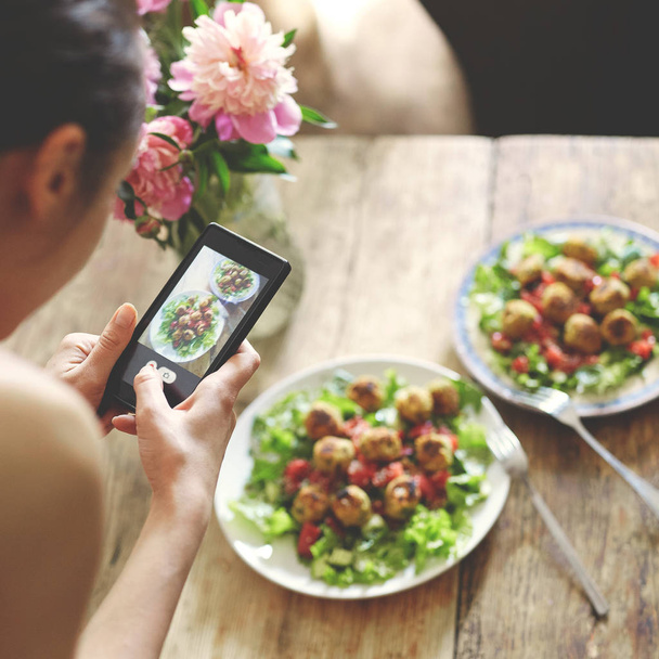 woman take a photo of Fried falafel on a dish with salad - Zdjęcie, obraz