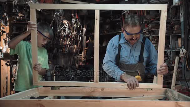 大工の孫でウィンドウを作る - 映像、動画