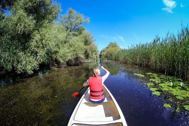 Explorer le delta du Danube en canot
 - Photo, image