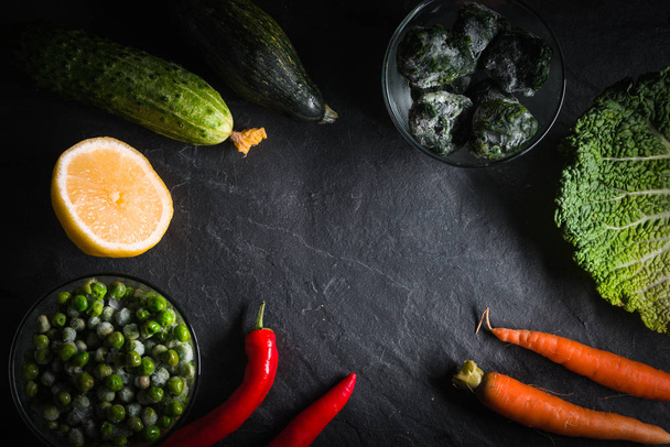 Carrot frame, chili, lemon and savoy cabbage - Foto, Imagen