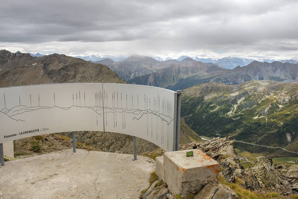 panorama la chenalette - Karte der Berghöhen - Foto, Bild