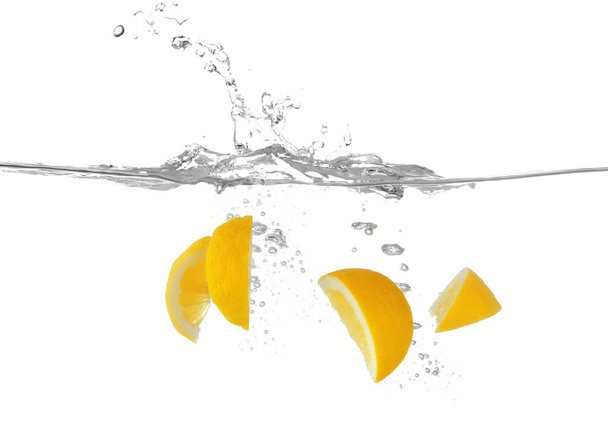 Fresh slices of lemon in water  - 写真・画像