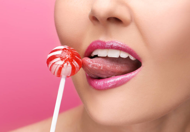 young woman with lollipop - Foto, imagen