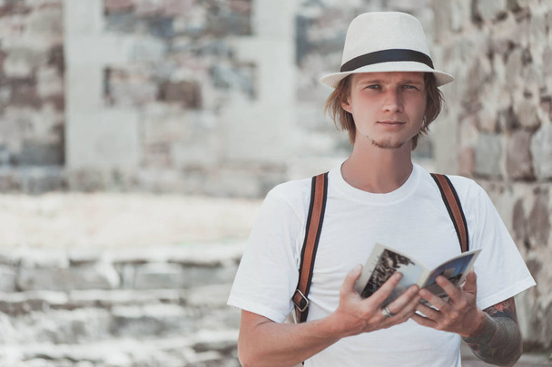 Happy young man with a map - Fotoğraf, Görsel