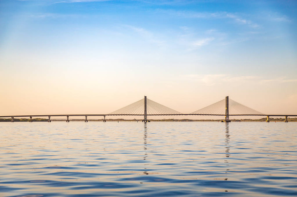 Schrägseilbrücke über den Parana Fluss, Brasilien. Grenze von sao pau - Foto, Bild