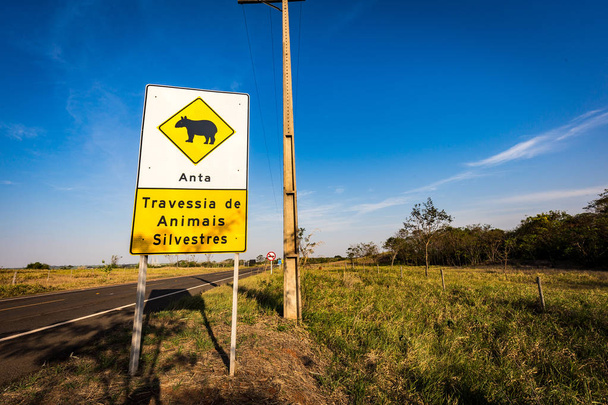 Panneau routier à la frontière des États de Sao Paulo et Mato Grosso do sul
 - Photo, image