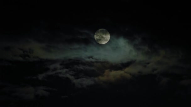 Nový měsíc a mraky na obloze Pitchblack - Záběry, video