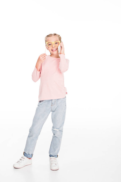 child with cardboard glasses and smartphone - Zdjęcie, obraz