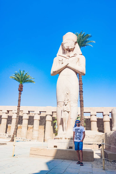 Szobra a Karnak templom Luxor Egyiptomban - Fotó, kép