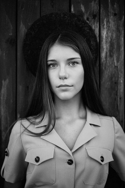 attractive  young woman - Fotografie, Obrázek