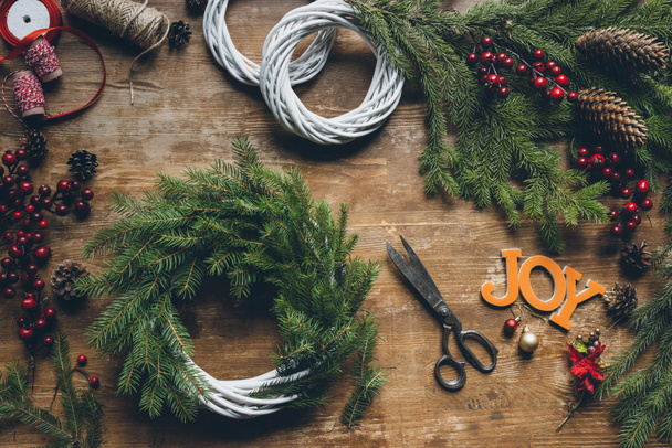 Christmas wreath with scissors - Photo, Image