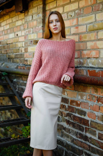 attractive woman in pink sweater - 写真・画像