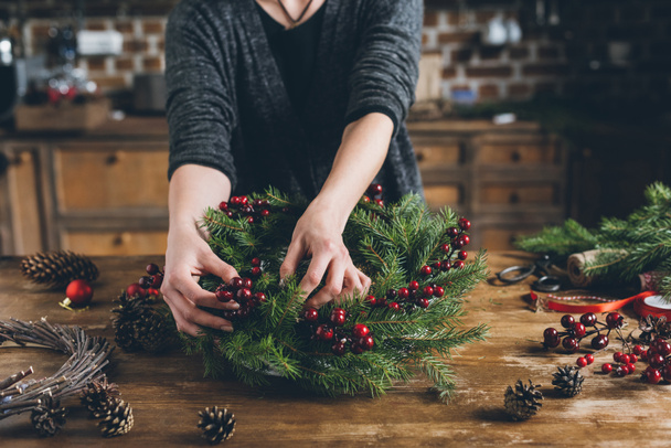 Christmas fir wreath with berries - Φωτογραφία, εικόνα