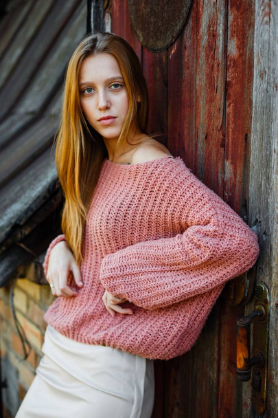 attractive woman in pink sweater - Zdjęcie, obraz