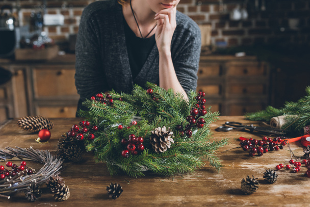 decorator with Christmas wreath - Photo, Image