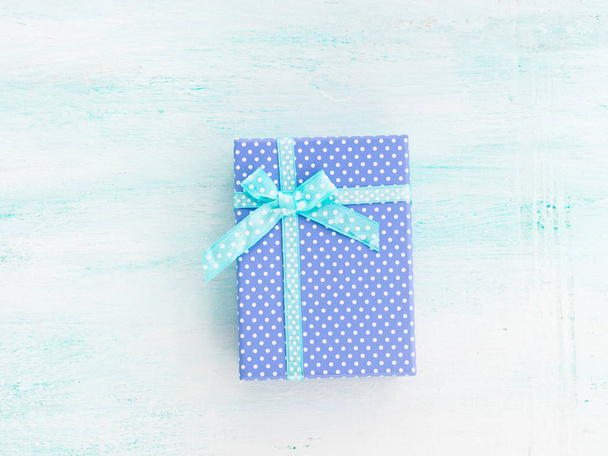 Modrá Dárková krabice s pastelovými pozadí pásu karet. Den otců - Fotografie, Obrázek