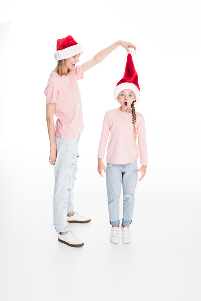 mother and daughter in santa hats - Foto, Imagem