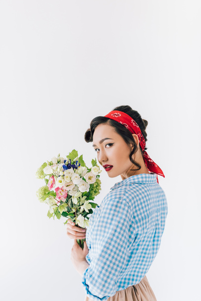 sensual asian woman with bouquet of flowers - Foto, afbeelding