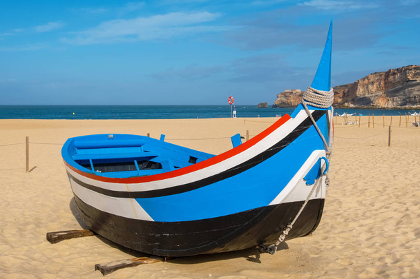 Vissersboot. Nazare, Portugal - Foto, afbeelding