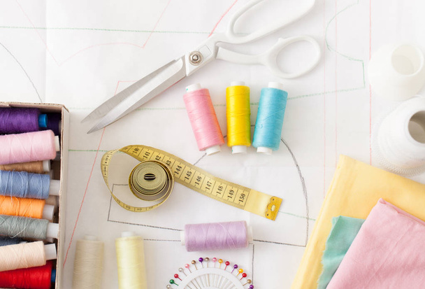 Colored sewing thread, supplies for sewing machine on white - Fotoğraf, Görsel