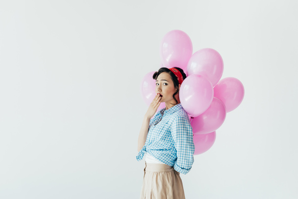 Aziatische vrouw bedrijf ballonnen - Foto, afbeelding