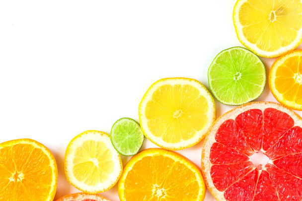 top view of slices of citrus fruits isolated on white background - Foto, Bild